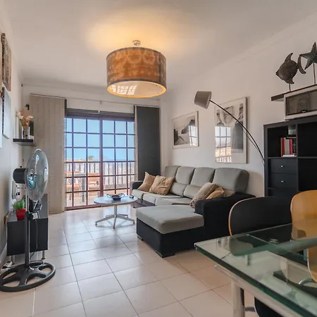 Zomero, Seaview & Wifi & Pool Apartment