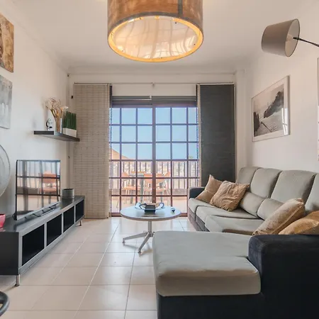 Zomero, Seaview & Wifi & Pool *