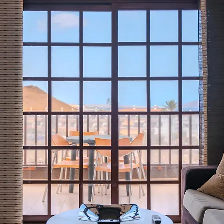 Zomero, Seaview & Wifi & Pool * Costa del Silencio